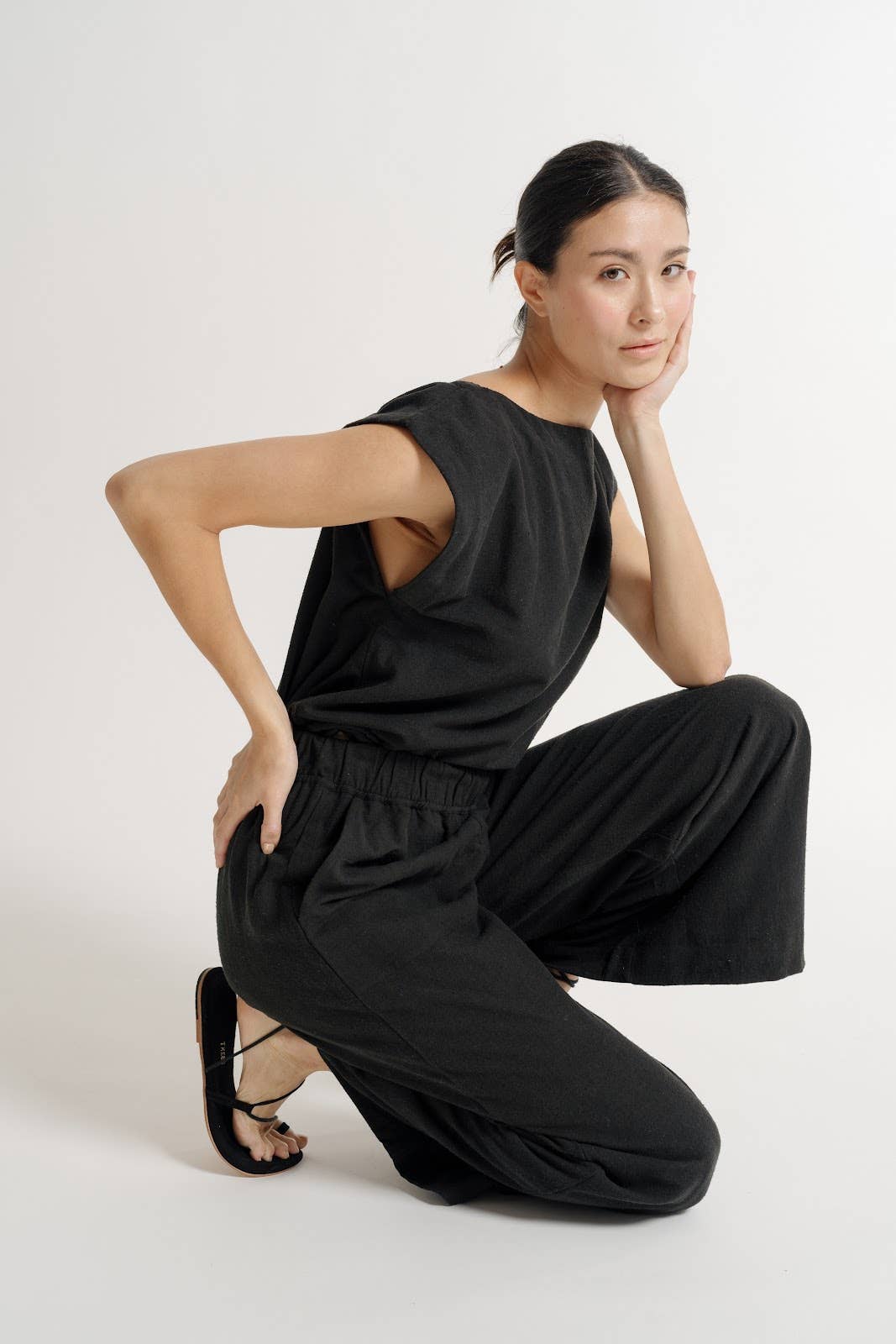 Cropped Wide-Leg Elastic Waistband Black Silk Noil Pants